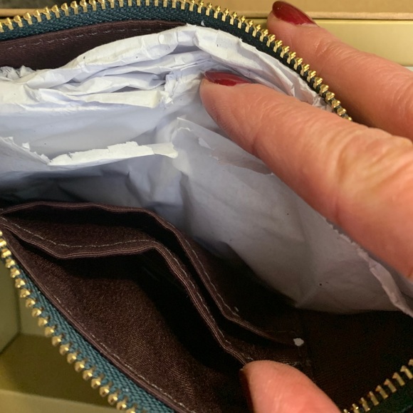 Authentic COACH Leather zip wristlet & 2 charms set - Picture 3 of 9